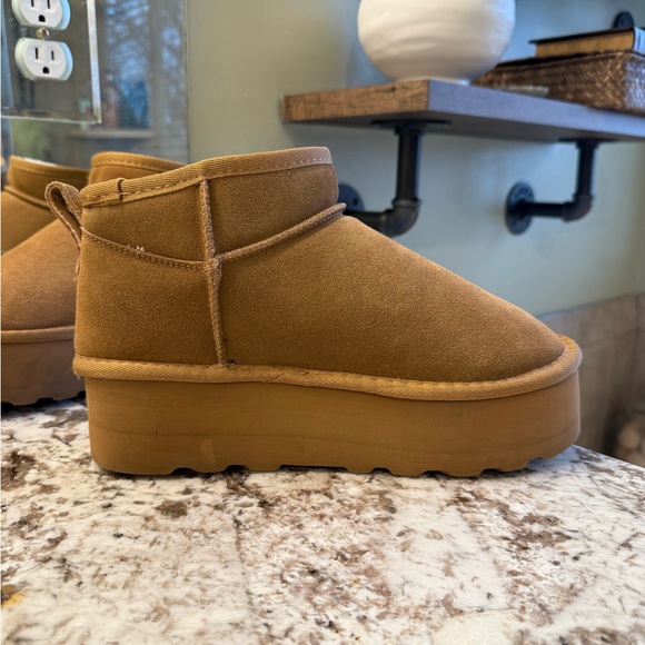 Cushionaire Hippy Platform Ankle Boot - Picture 5 of 9